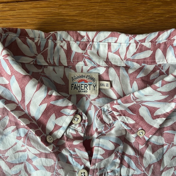 MOVING SALE 🚚 Men’s Faherty Playa Short Sleeve Button-Up Shirt - Picture 3 of 3